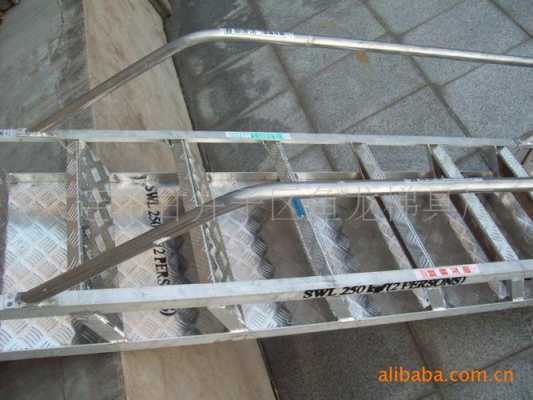 铝材扶梯（铝合金扶梯多少钱一米）